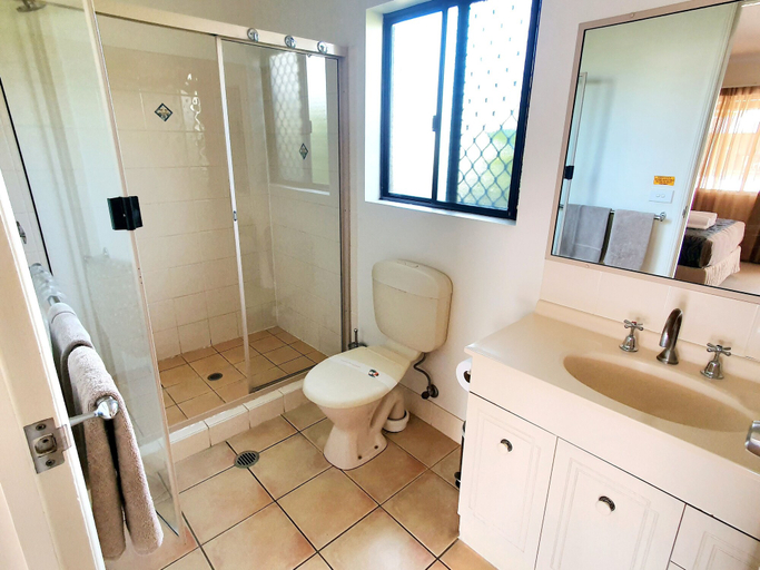 Bathroom 5, Rockhampton Palms Motor Inn, Rockhampton