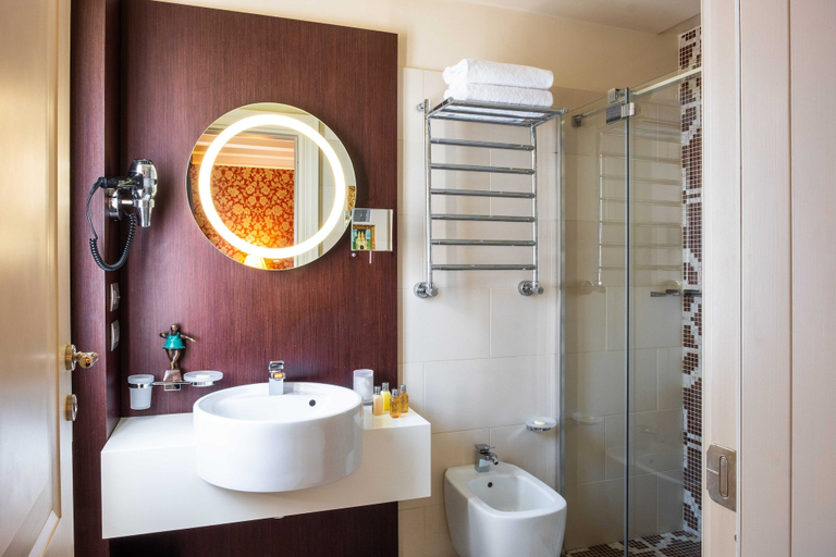 Bathroom 5, Hotel Moresco, Venezia