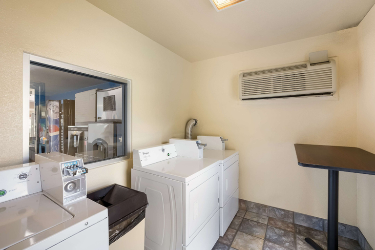 Bathroom 4, Knights Inn Sierra Vista, Cochise