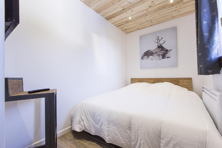 Bedroom 2, Residence Le Domaine du Jardin Alpin - Courchevel 1850, Savoie