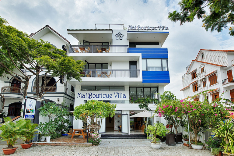 Exterior & Views 30
