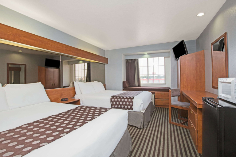 Bedroom 2, Microtel Inn & Suites by Wyndham Garland/Dallas, Dallas