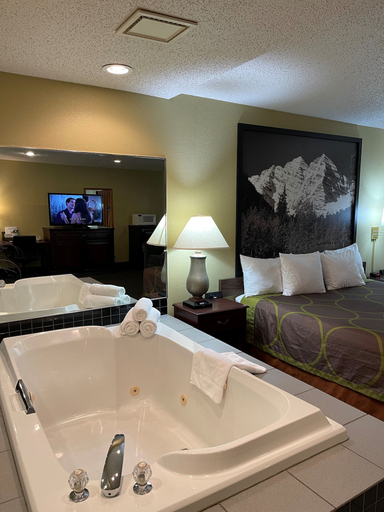 Bathroom 4, Super 8 by Wyndham Trinidad, Las Animas
