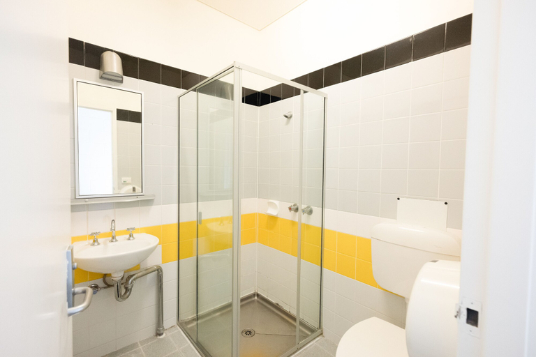 Bathroom 4, Melbourne Metro YHA, Melbourne