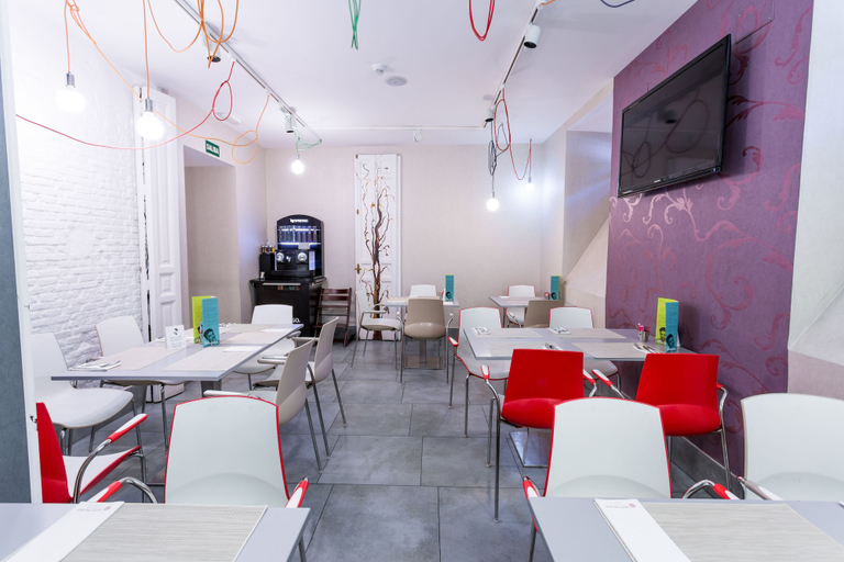 Food & Drinks 4, Petit Palace Lealtad Plaza, Madrid