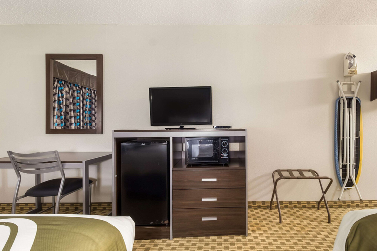 Bedroom 3, Quality Inn Madisonville, Madison