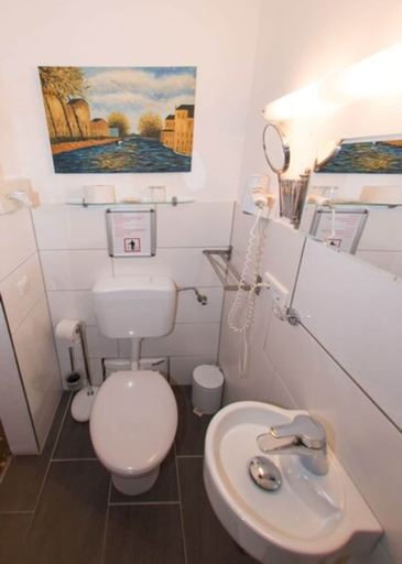 Bathroom 4, Löwenbräu Köln Hotel & Restaurant, Köln