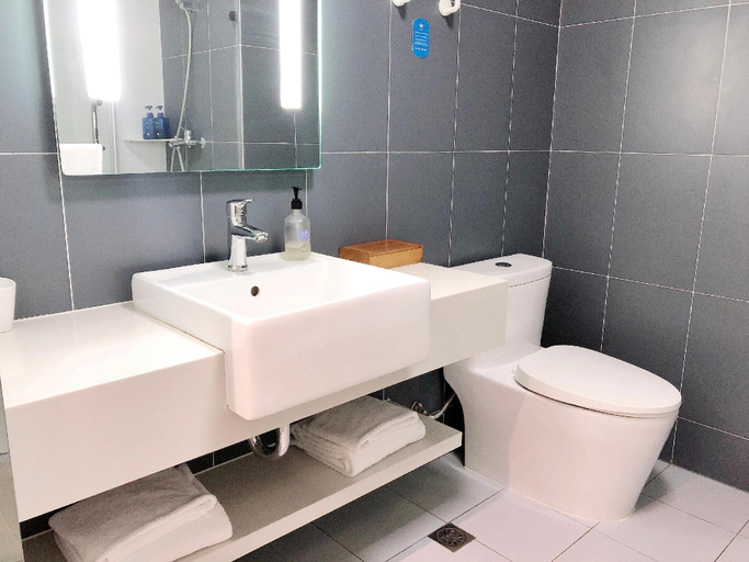 Bathroom, Hanting Hotel (Changshu Shajiabang), Suzhou