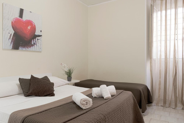 Bedroom 3, Al Colosseo 8l, Rome
