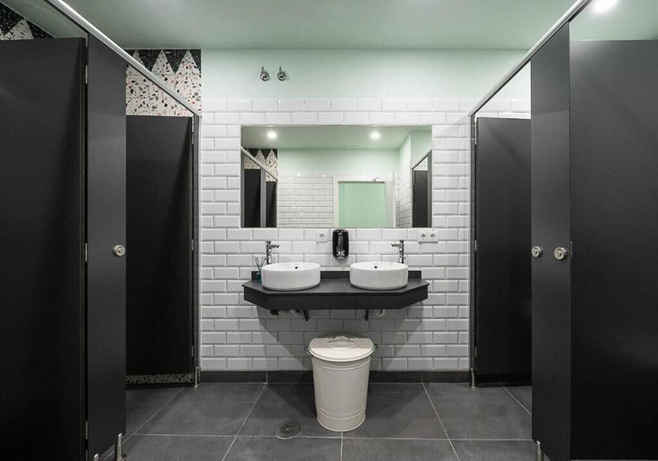 Bathroom 3, dpaso hostel, Lugo