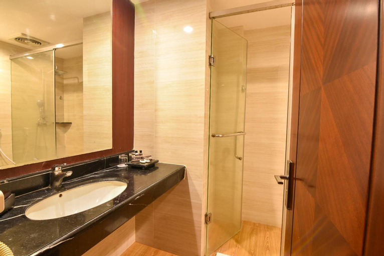 Bedroom 5, Grand Rocky Hotel Bukittinggi, Bukittinggi