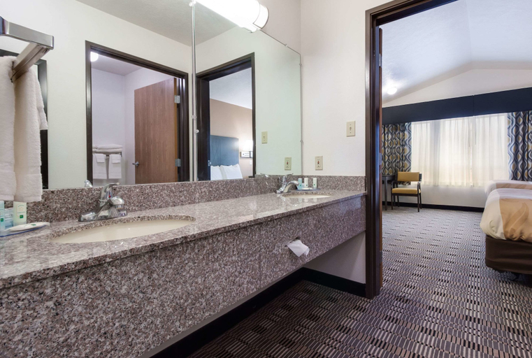 Bathroom 4, Quality Inn & Suites McCook, Red Willow