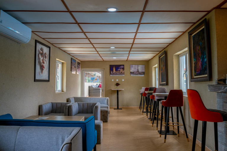Food & Drinks 4, Nelson Mandela Gardens, Oshimili North