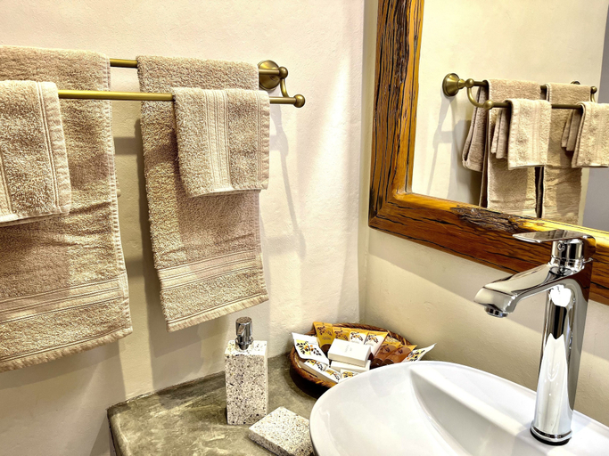 Bathroom 5, MILIMA Big 5 Safari Lodge, Mopani