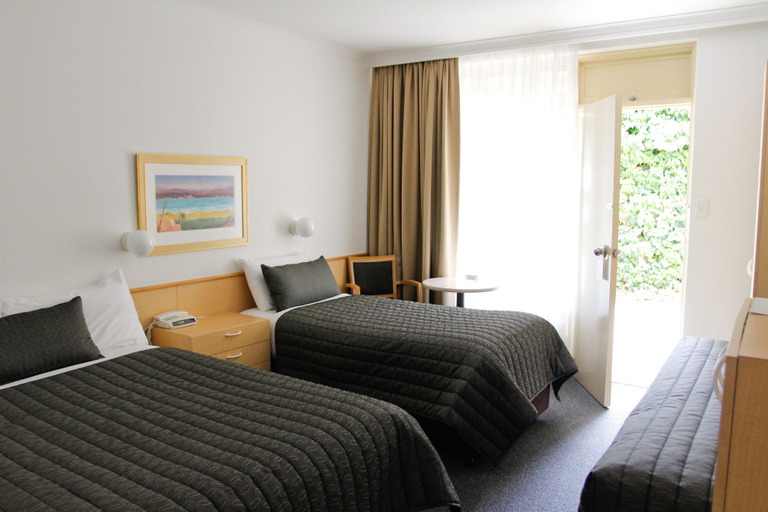 Bedroom 2, Mid City Motor Inn, Queanbeyan