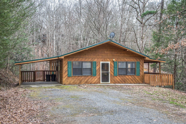 Exterior & Views, Smoky Bear Hideout, Sevier