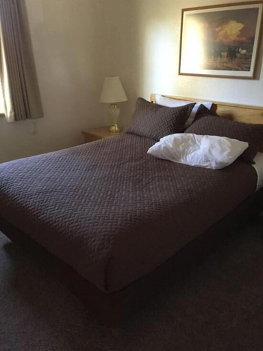 Bedroom 2, Austin's Chuckwagon Lodge, Wayne