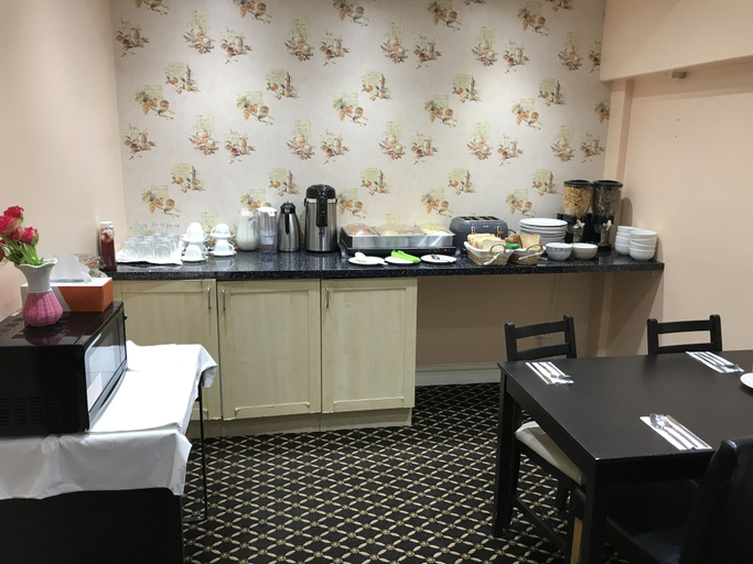 Food & Drinks 5, Pacific Inn London Heathrow, London