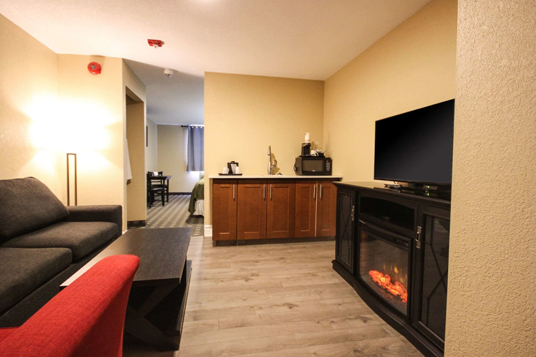 Others 5, Quality Inn, Muskoka