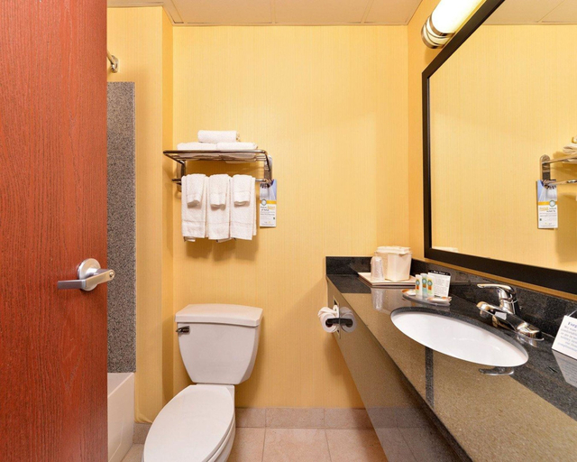 Bathroom 4, Quality Suites Stratford, Fairfield