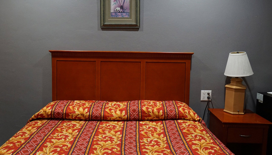 Bedroom 4, Budget Inn, Los Angeles