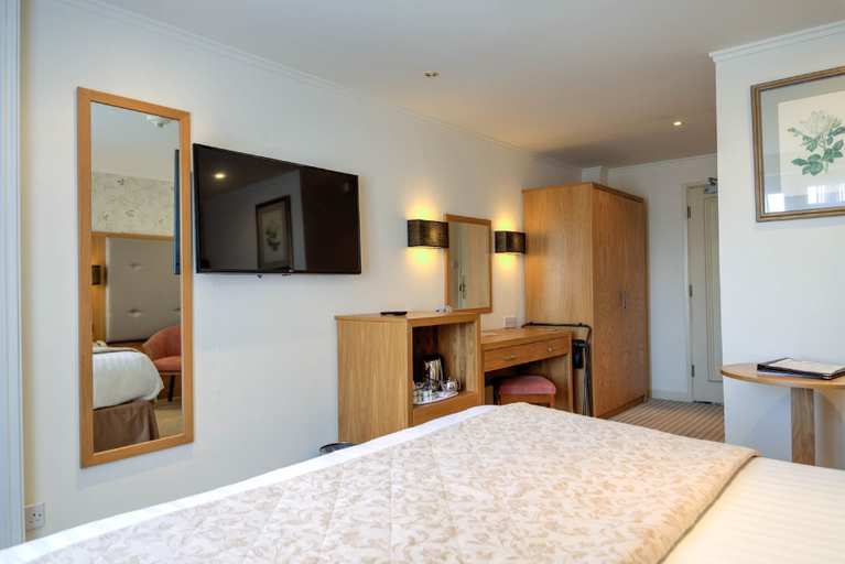 Bedroom 3, Langstone Cliff, Devon