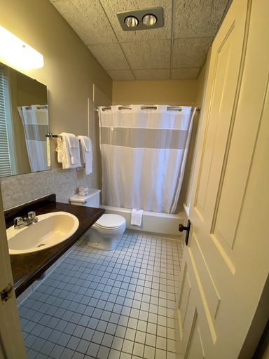 Bathroom 4, Hotel Bedford, Huron