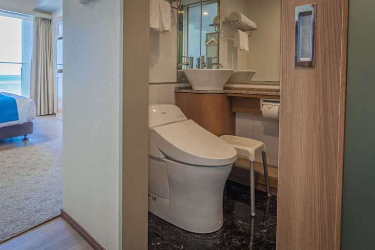 Bathroom 4, Kariyushi LCH Resort, Onna