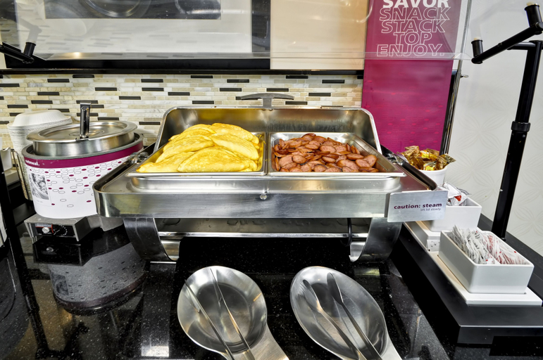 Food & Drinks 5, Hampton Inn Austin North @ I - 35 & Hwy 183, Travis