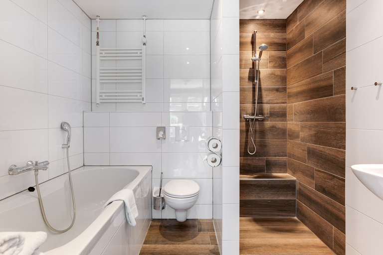 Bathroom 4, Hotel Royal Bridges, Delft