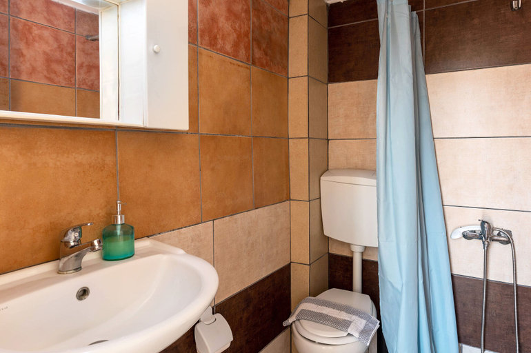 Bathroom 2, Soso's Apartments, Crete