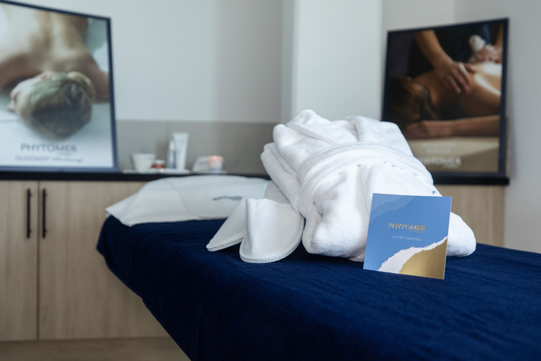 Bedroom 2, Hôtel Barracuda & Spa, Centre Port, pieds dans l'eau, vue mer, Finistère