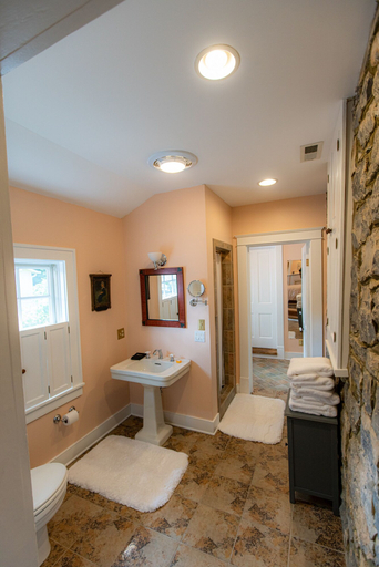 Bathroom 3, Thomas Rose Inn, Greenbrier