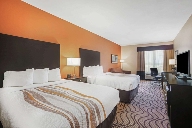 Bedroom 3, La Quinta Inn & Suites by Wyndham Beeville, Bee