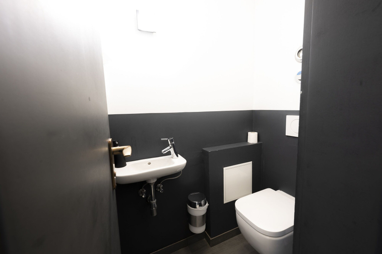 Bedroom 5, Hotel Astoria, Stuttgart