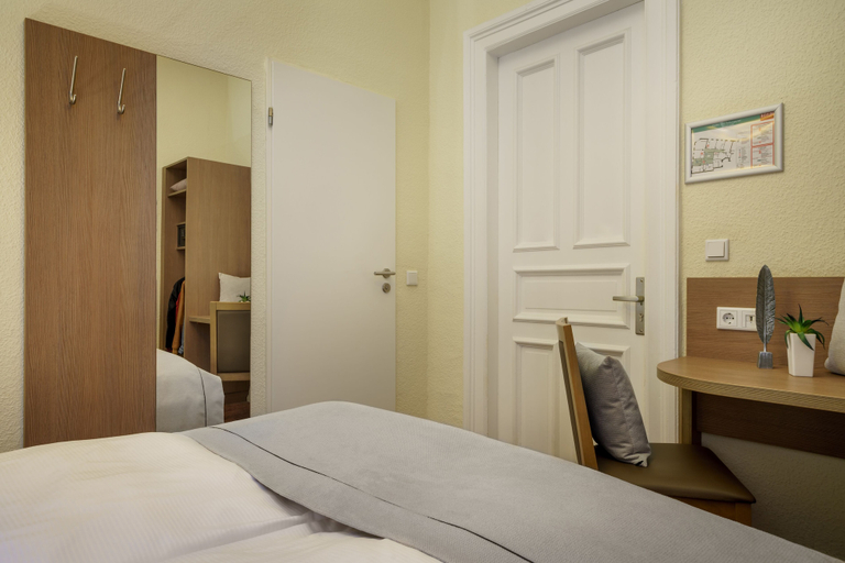 Bedroom 3, Hotel Alster, Hamburg