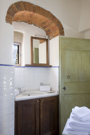 Bathroom 4, Castello di Meleto, Siena