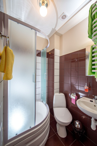 Bathroom 3, Post House Rooms, L'vivs'ka