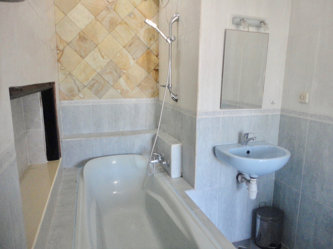 Bathroom 3, Griya Shanti Homestay and Spa, Gianyar
