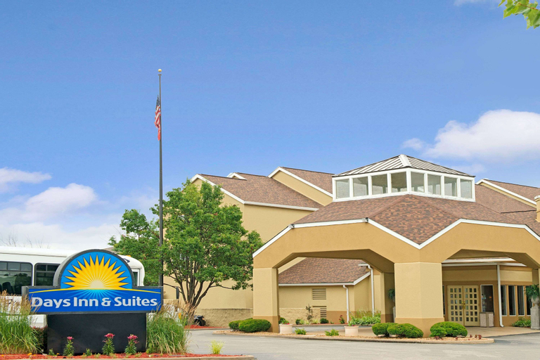 Exterior & Views 2, Days Inn and Suites by Wyndham St. Louis/Westport Plaza, Saint Louis
