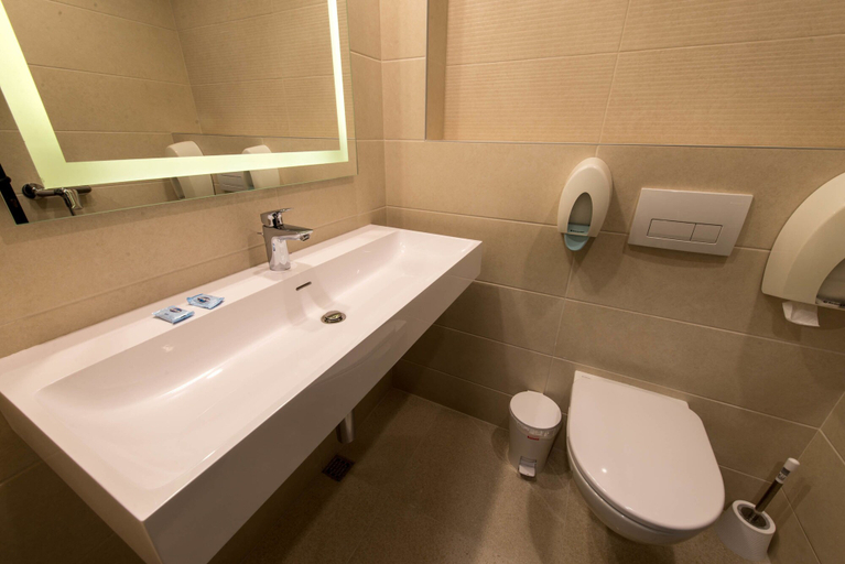Bathroom 4, Park Hotel RAYA Garden, Veliko Tarnovo