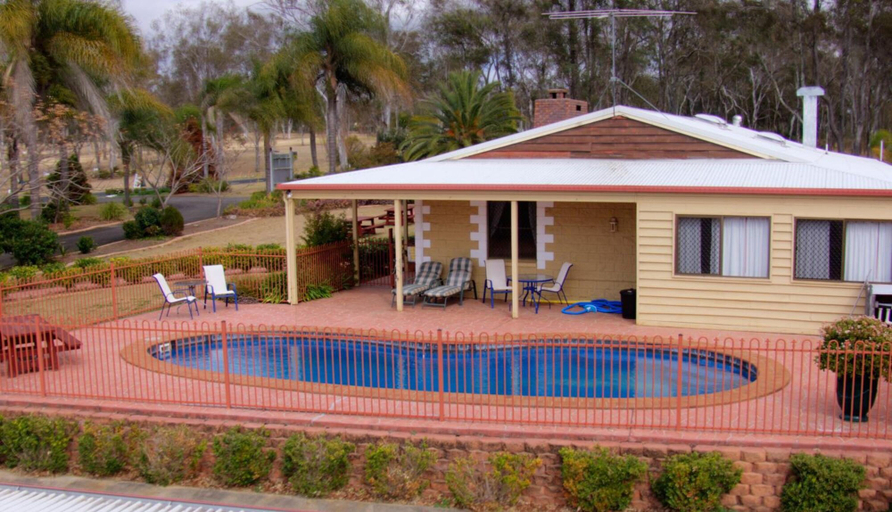 Sport & Beauty, Copper Country Motor Inn, Nanango
