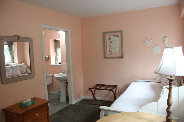 Bedroom 3, Pelican Cove Inn, San Diego