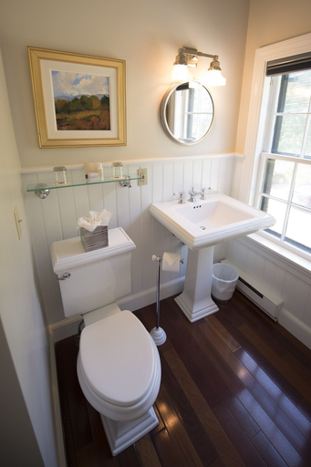 Bathroom 4, Cape Arundel Inn and Resort, York