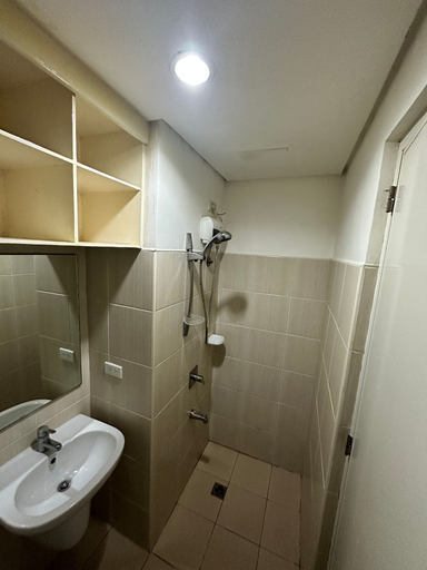 Bathroom 3, EMBASSYPOD 28, Manila City