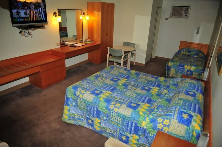 Bedroom 4, Mildura Plaza Motor Inn, Mildura - Pt A
