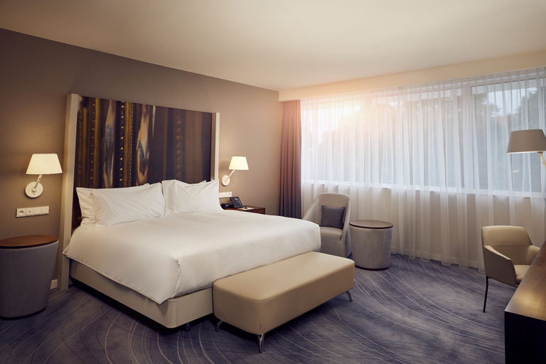 Bedroom 3, Doubletree By Hilton Wroclaw, Środa Śląska
