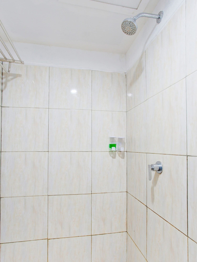 Bathroom 3, Super OYO 3876 The Aurora Inn Lembang, Bandung