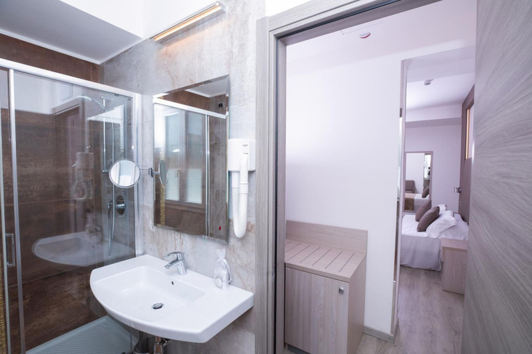 Bathroom 5, Hotel Baby, Rimini
