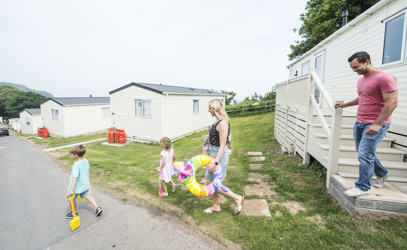 Exterior & Views 2, Sandaway Beach Holiday Park, Devon
